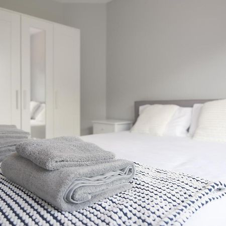 Knollmead House Villa Surbiton Bagian luar foto