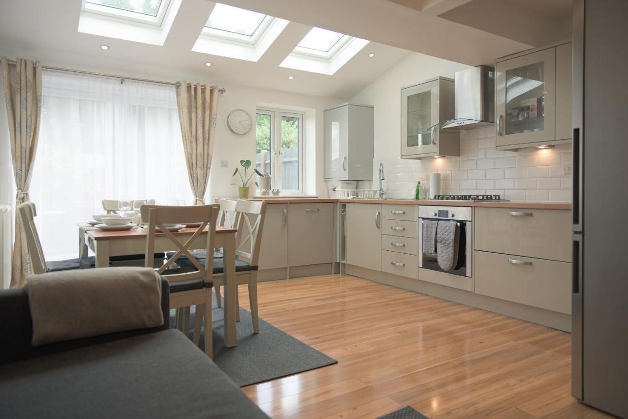 Knollmead House Villa Surbiton Bagian luar foto