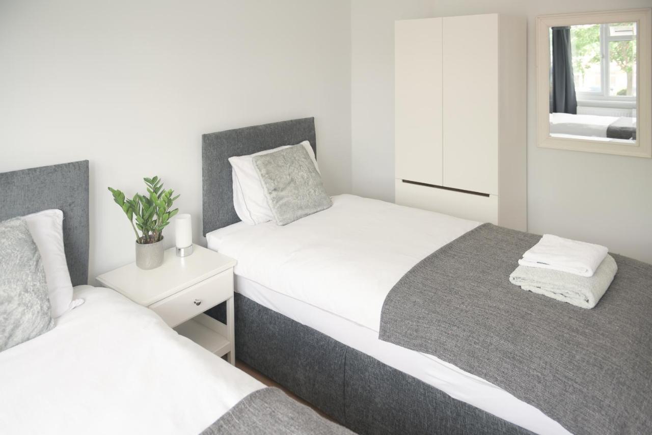 Knollmead House Villa Surbiton Bagian luar foto