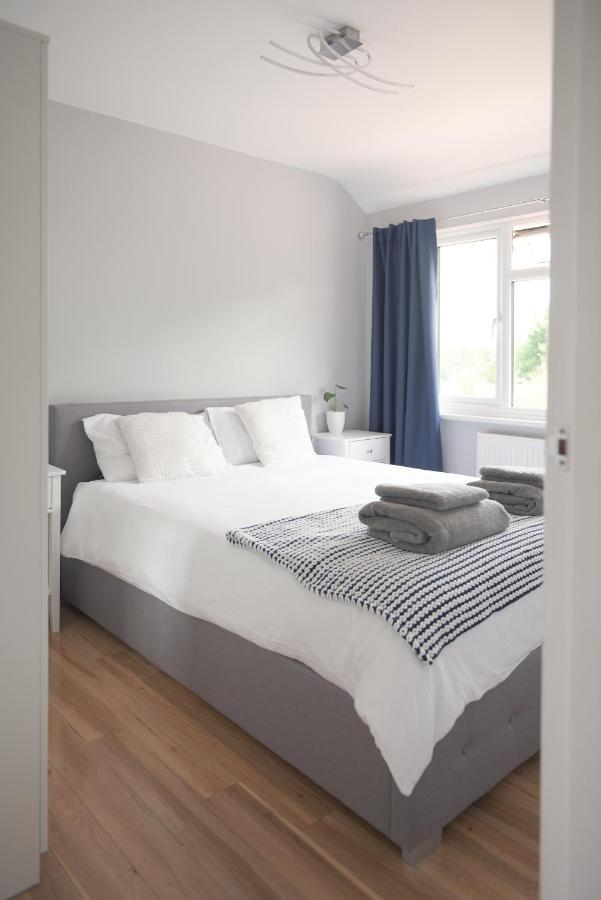 Knollmead House Villa Surbiton Bagian luar foto