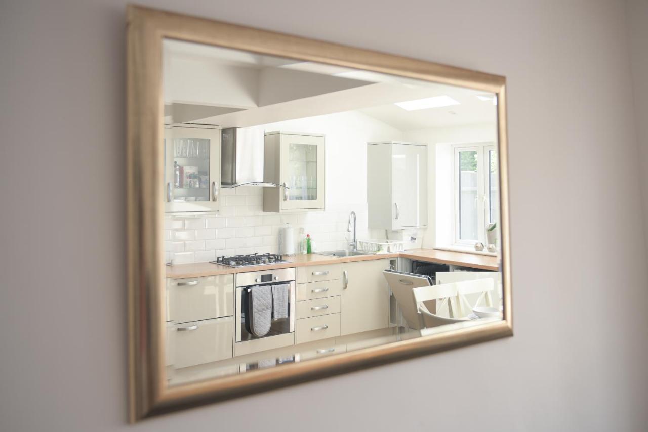Knollmead House Villa Surbiton Bagian luar foto
