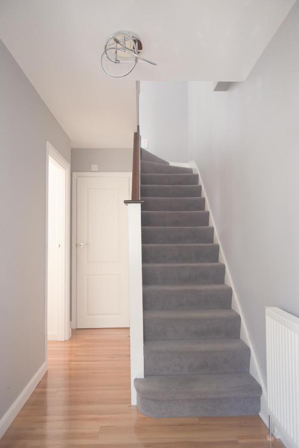 Knollmead House Villa Surbiton Bagian luar foto